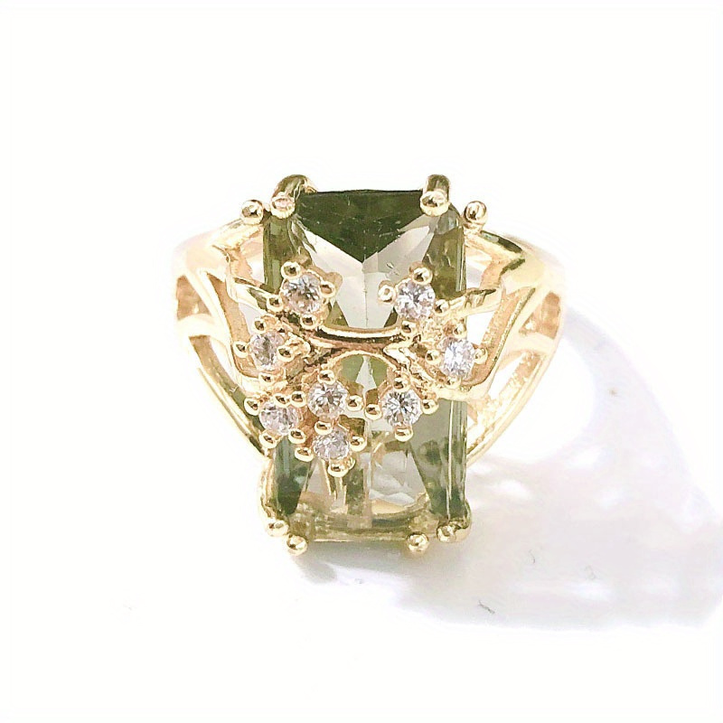 Vintage Green Gemstone Roostertail Cocktail Ring